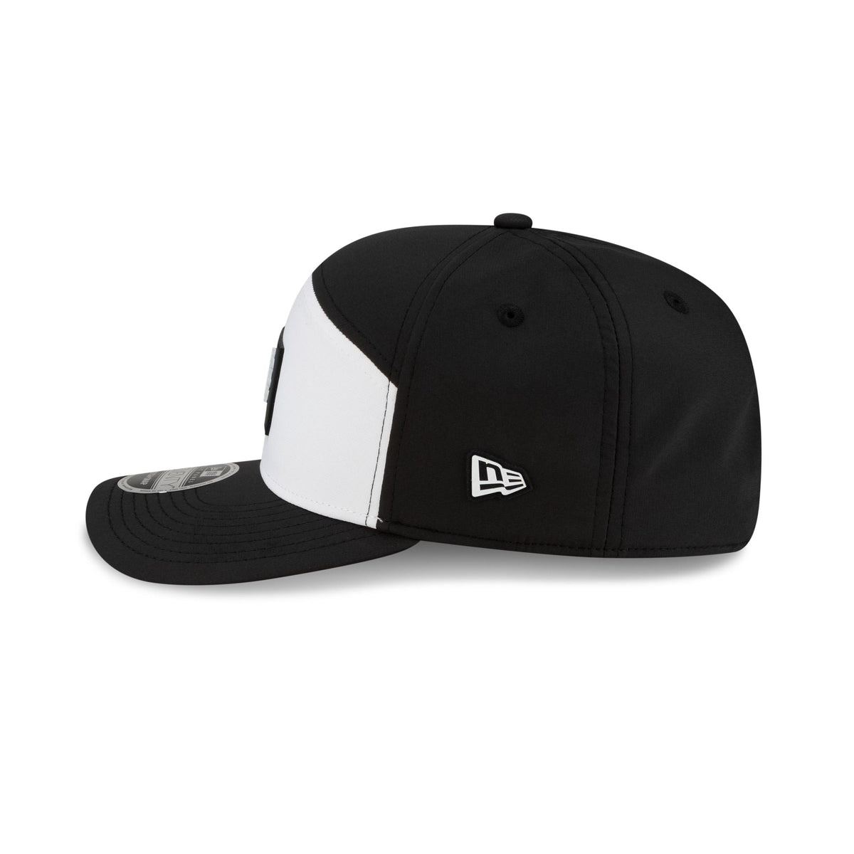 New York Mets 2026 Clubhouse Black & White Split Panel 9SEVENTY Stretch-Snap Hat